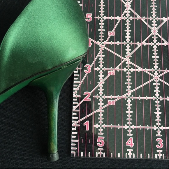 Gucci Emerald Green Satin Peep-Toe Stiletto Heels – Size 7.5 - Picture 10 of 10